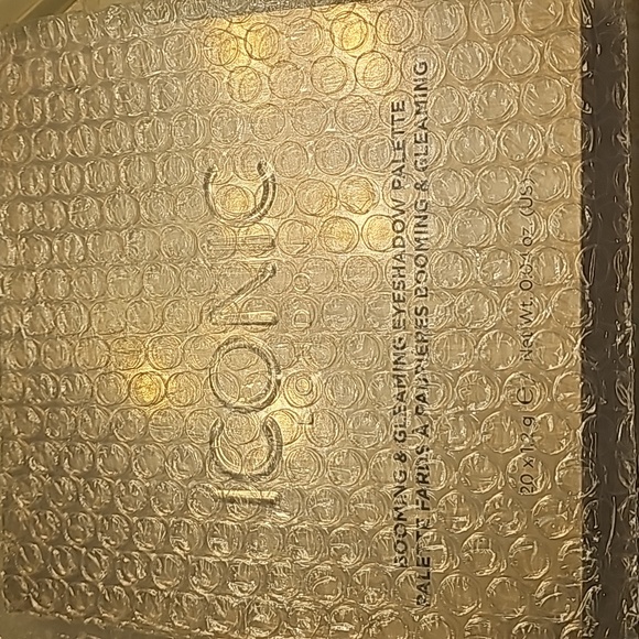 Iconic london booming and gleaming eyeshadow palette - Picture 3 of 3